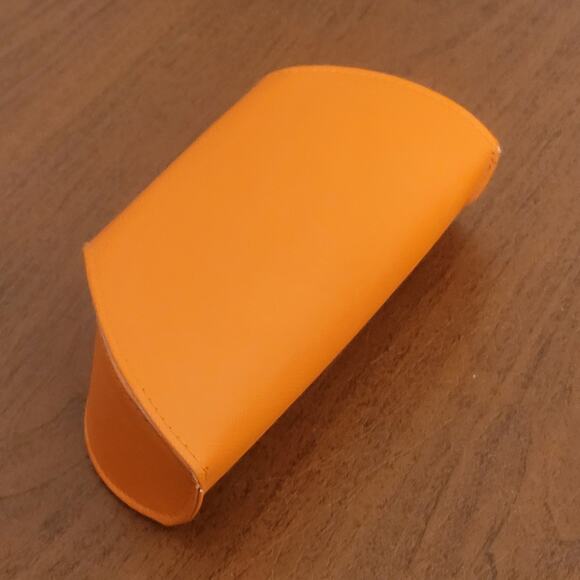 Tory Burch large sunglasses case with golden tone logo 904. - Picture 2 of 5